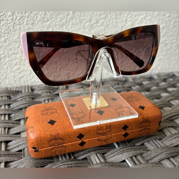 MCM Accessories - MCM Pink Tortoise Cat Eye Sunnies 💕✨